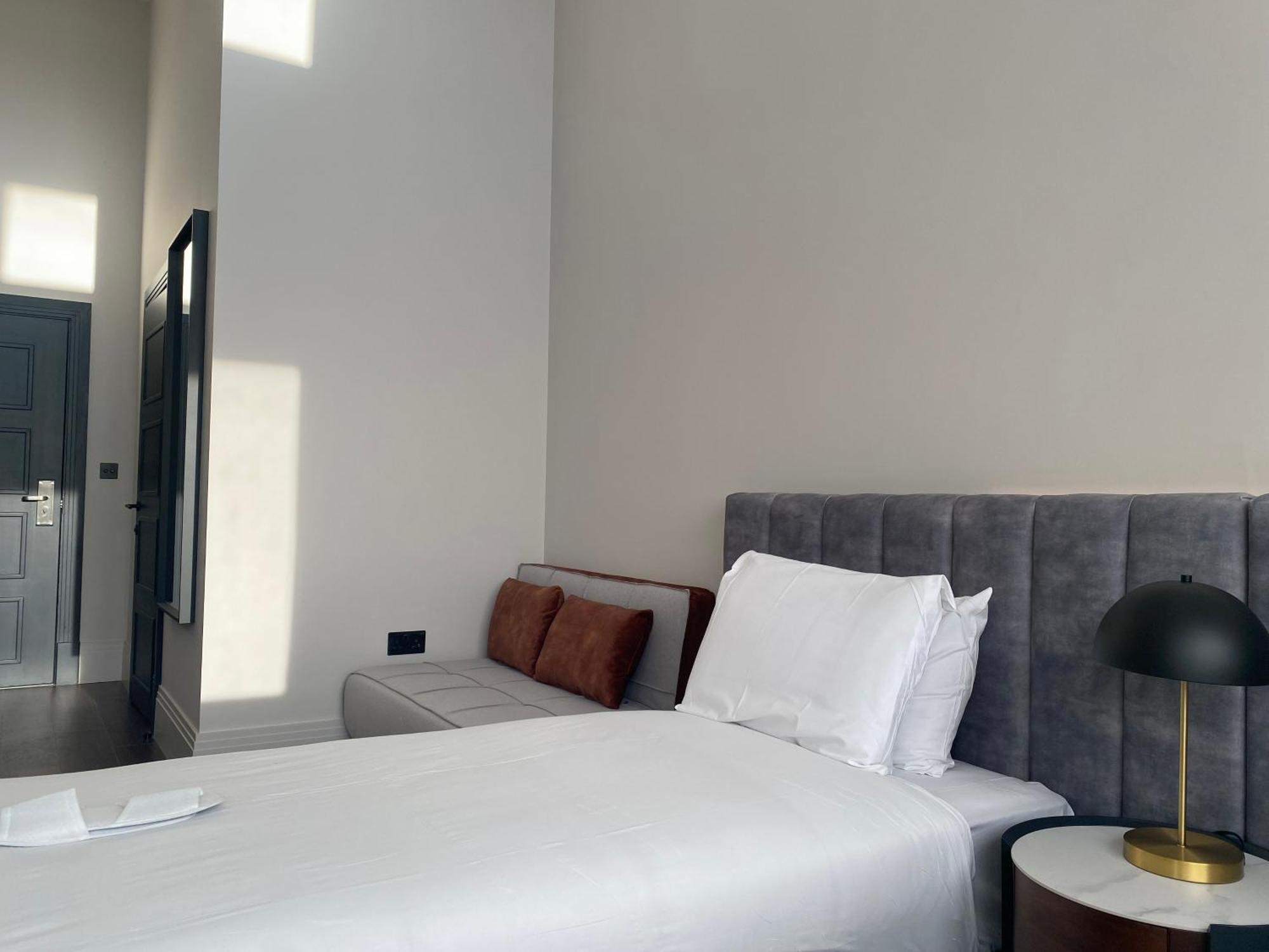 Vive Hotel Хейстингс Екстериор снимка