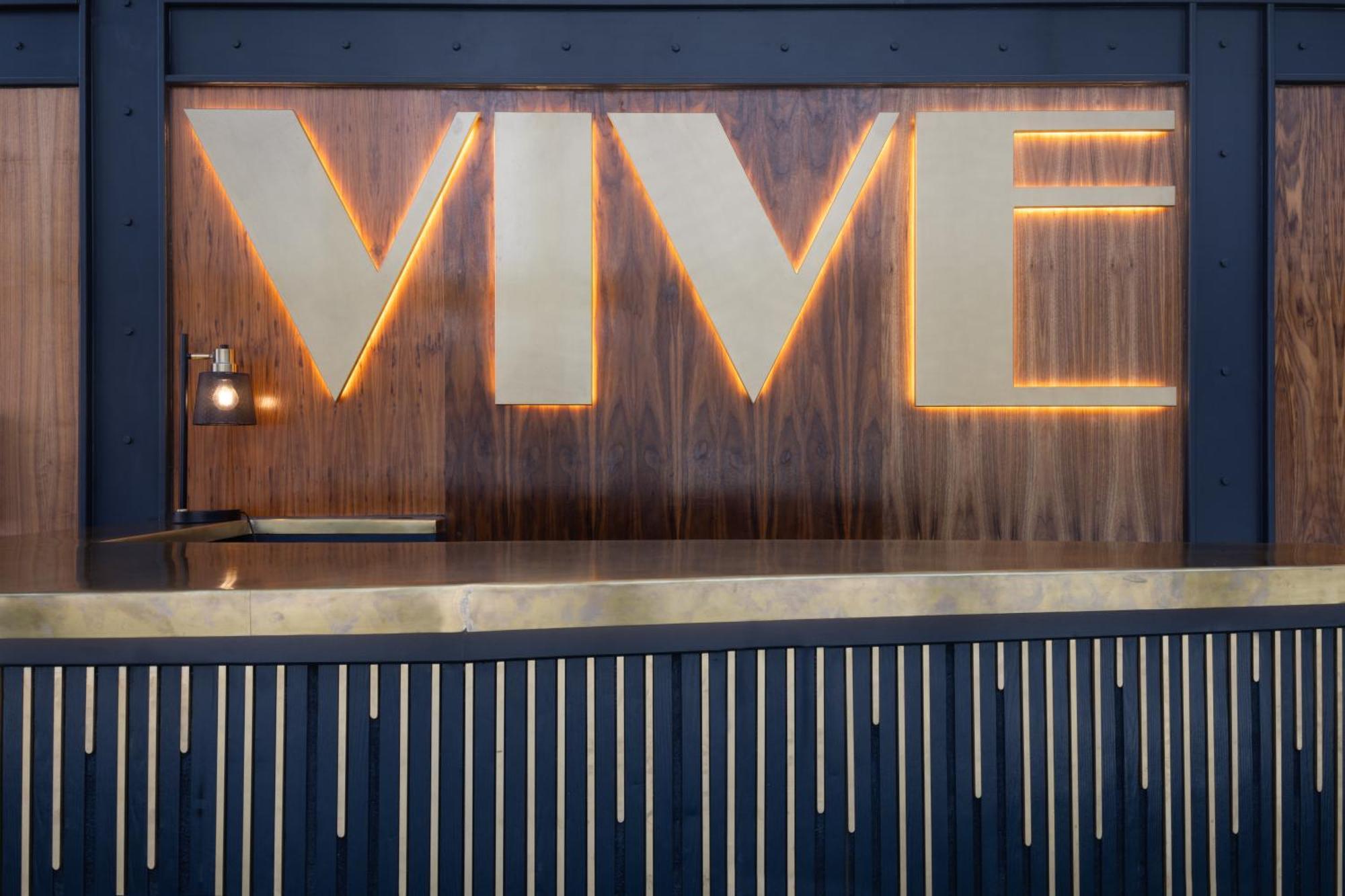 Vive Hotel Хейстингс Екстериор снимка